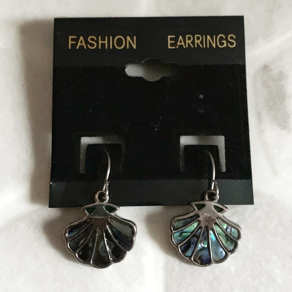MERMAIDMERCHANT BOUTIQUE Seashell Silver & Mother of Pearl Dangle Earrings